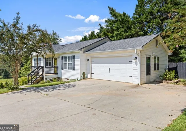 Photo 2 of Single family home for sale at 43 Dawson Tr, Dawsonville, GA 30534 | MLS# 10843048 | Listing updated on 2026-09-10