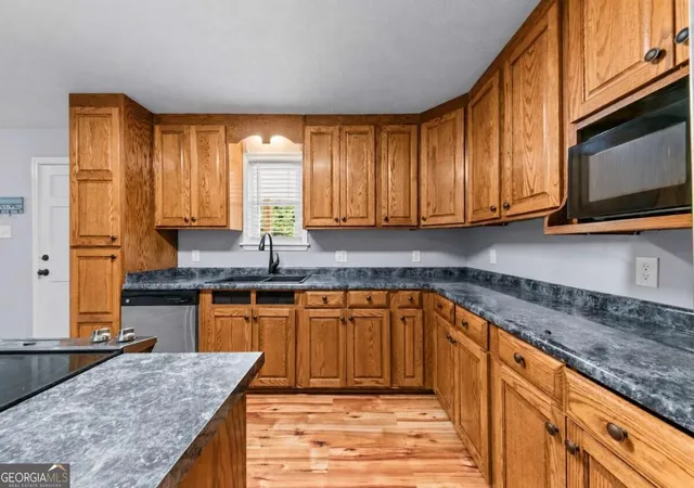 Photo 3 of Single family home for sale at 2722 Stone Dr, Comer, GA 30629 | MLS# 10851801 | Listing updated on 2026-10-07