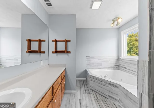 Photo 4 of Single family home for sale at 2722 Stone Dr, Comer, GA 30629 | MLS# 10851801 | Listing updated on 2026-10-07