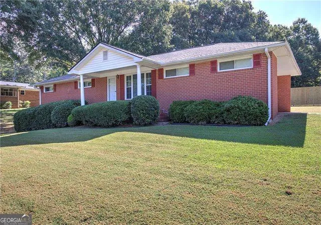 Photo 3 of Single family home for sale at 24 Beechwood Dr, Cartersville, GA 30120 | MLS# 10846395 | Listing updated on 2026-09-28