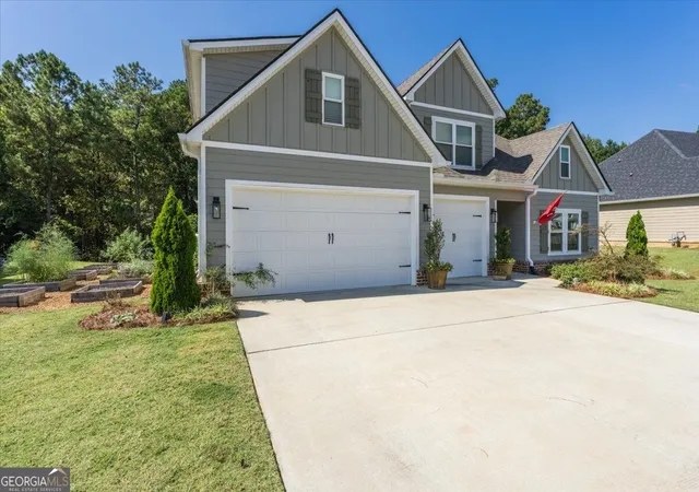 Photo 2 of Single family home for sale at 620 Whispering Pines Dr, Macon, GA 31211 | MLS# 10850581 | Listing updated on 2026-10-05