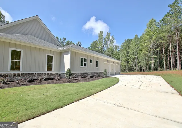 Photo 3 of Sale Pending at 250 Bob Smith Rd, Sharpsburg, GA 30277 | MLS# 10766555 | Listing updated on 2026-10-06