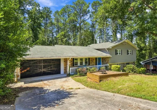 Photo 2 of Single family home for sale at 3179 Flamingo Dr, East Point, GA 30344 | MLS# 10849222 | Listing updated on 2026-10-02