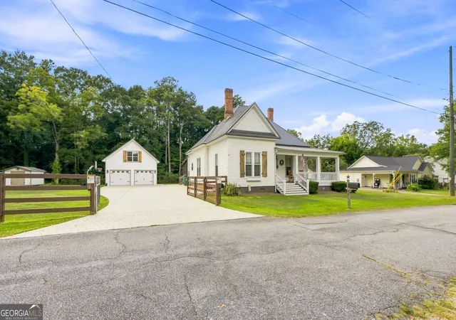 Photo 3 of Single family home for sale at 35 Combs St, Locust Grove, GA 30248 | MLS# 10840493 | Listing updated on 2026-09-18