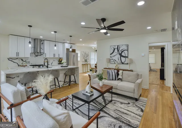 Photo 2 of Single family home for sale at 1989 Brewer Blvd SW, Atlanta, GA 30310 | MLS# 10870727 | Listing updated on 2026-10-28