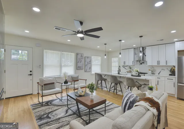 Photo 3 of Single family home for sale at 1989 Brewer Blvd SW, Atlanta, GA 30310 | MLS# 10870727 | Listing updated on 2026-10-28
