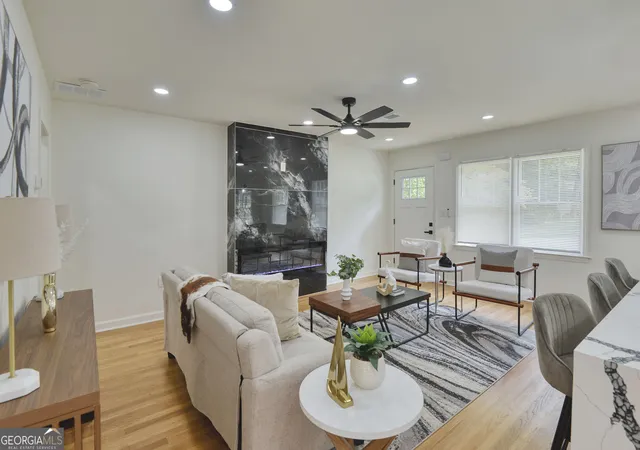 Photo 4 of Single family home for sale at 1989 Brewer Blvd SW, Atlanta, GA 30310 | MLS# 10870727 | Listing updated on 2026-10-28