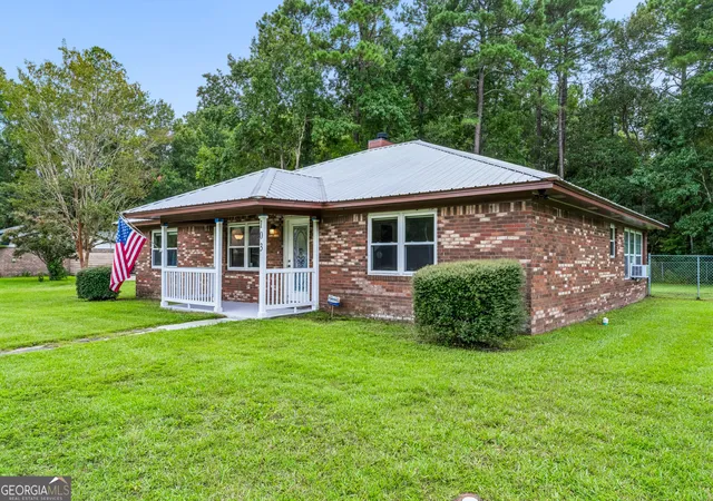 Photo 4 of Single family home for sale at 103 W Magnolia Ave, Kingsland, GA 31548 | MLS# 10851065 | Listing updated on 2026-10-03
