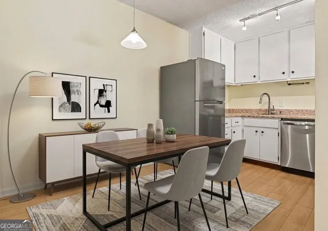 Listing Photo 4 - Condo for sale in building located at 1225 Church St, Decatur, GA 30030 - Unit #M