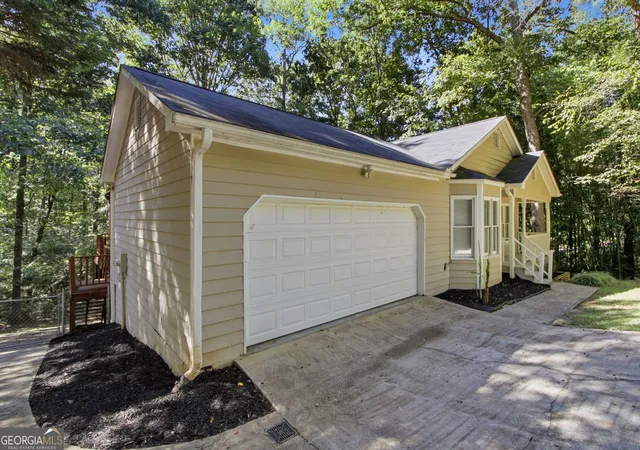 Photo 2 of Single family home for sale at 1535 Oakhill Dr, Auburn, GA 30011 | MLS# 10855045 | Listing updated on 2026-10-27