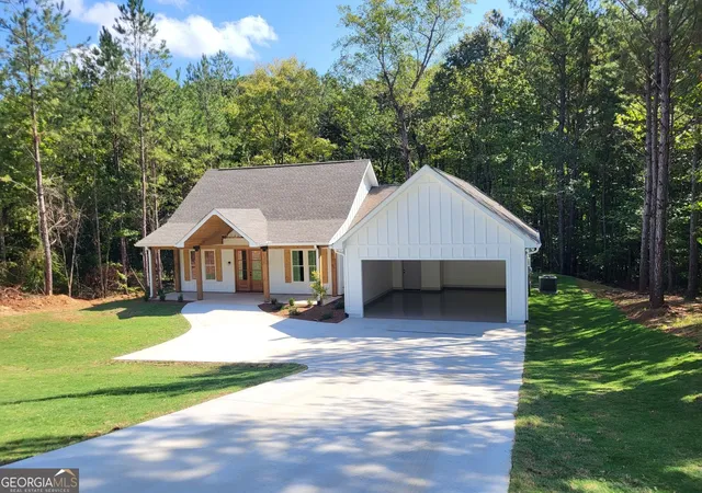 Photo 2 of Single family home for sale at 6491 13th Court SW, Lanett, AL 36863 | MLS# 10836414 | Listing updated on 2026-09-16