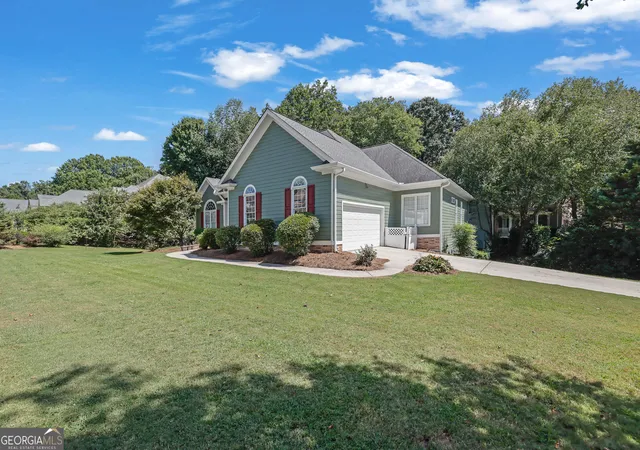 Photo 3 of Single family home for sale at 2195 Misty Oaks Dr, Buford, GA 30519 | MLS# 10805907 | Listing updated on 2026-09-11