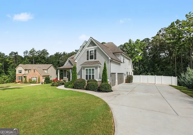 Photo 3 of Single family home for sale at 181 Peppertree Dr, Newnan, GA 30265 | MLS# 10839123 | Listing updated on 2026-09-20