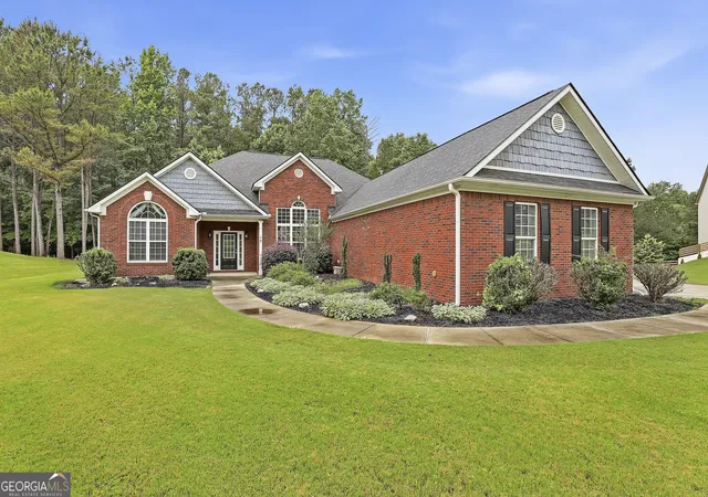 Photo 2 of Single family home for sale at 50 Yates Ct, Newnan, GA 30263 | MLS# 10775035 | Listing updated on 2026-10-03