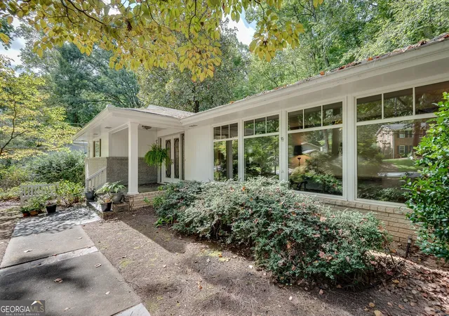 Photo 3 of Single family home for sale at 1800 Angelique Dr, Decatur, GA 30033 | MLS# 10853227 | Listing updated on 2026-09-25