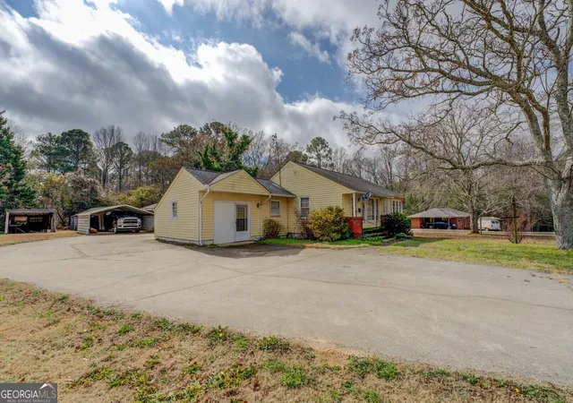 Photo 2 of Single family home for sale at 908 Nelson St, Jackson, GA 30233 | MLS# 10837536 | Listing updated on 2026-09-08
