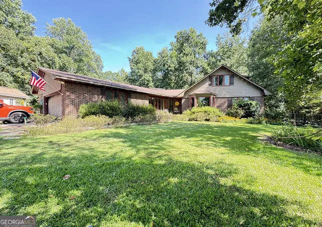 Single family home for sale at 1027 1st Avenue, Centre, AL 35960 | MLS# 10835620