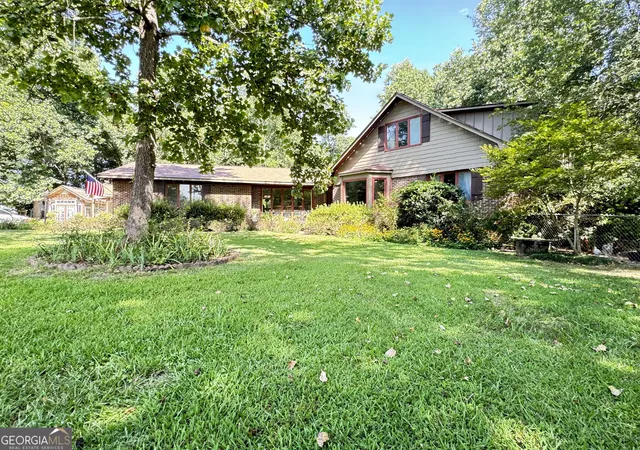 Photo 3 of Single family home for sale at 1027 1st Avenue, Centre, AL 35960 | MLS# 10835620 | Listing updated on 2026-09-15
