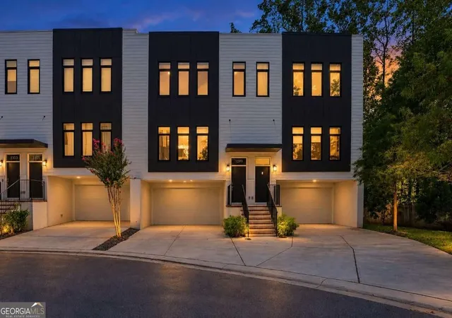 Townhouse for sale at 1099 Briar Cvs Cir NE, Atlanta, GA 30329 | MLS# 10849162