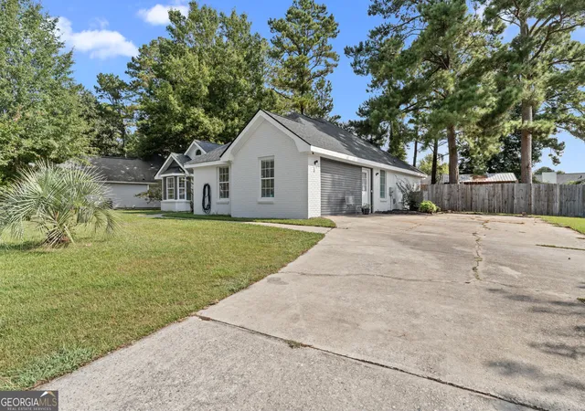 Photo 2 of Sale Pending at 329 Doublegate Dr, Bonaire, GA 31005 | MLS# 10841068 | Listing updated on 2026-09-10