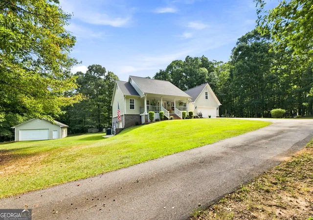 Photo 2 of Single family home for sale at 540 Davis Rd, Locust Grove, GA 30248 | MLS# 10838649 | Listing updated on 2026-09-16
