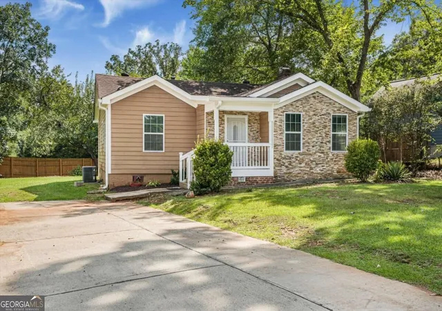 Photo 3 of Single family home for sale at 1194 Barnes Ml Rd, Marietta, GA 30062 | MLS# 10841002 | Listing updated on 2026-09-19