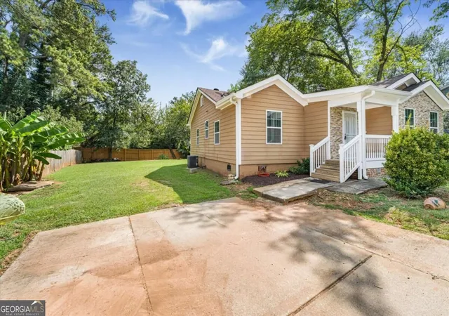 Photo 4 of Single family home for sale at 1194 Barnes Ml Rd, Marietta, GA 30062 | MLS# 10841002 | Listing updated on 2026-09-19