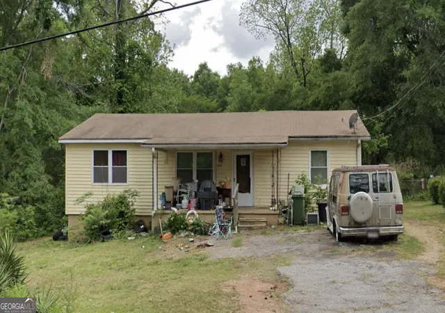 Photo 1 of Single family home for sale at 1323 S Lee St, Griffin, GA 30223 | MLS# 10852668 | Listing updated on 2026-10-28