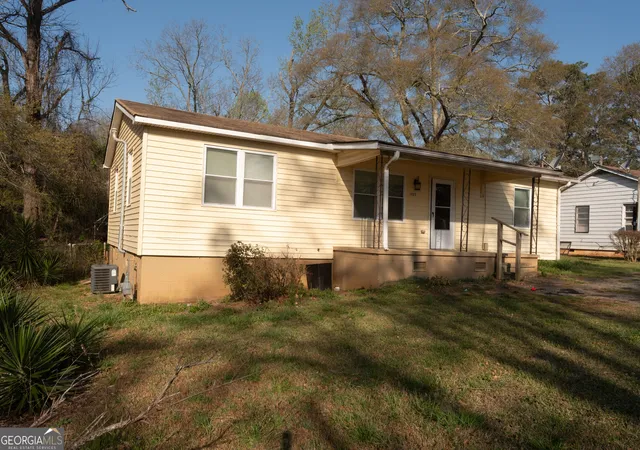 Photo 2 of Single family home for sale at 1323 S Lee St, Griffin, GA 30223 | MLS# 10852668 | Listing updated on 2026-10-28