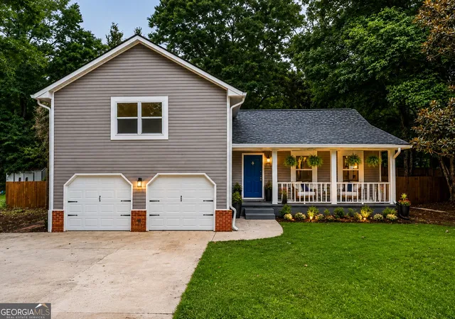 Photo 1 of Single family home for sale at 204 Groveland Dr, Peachtree City, GA 30269 | MLS# 10827017 | Listing updated on 2026-09-03