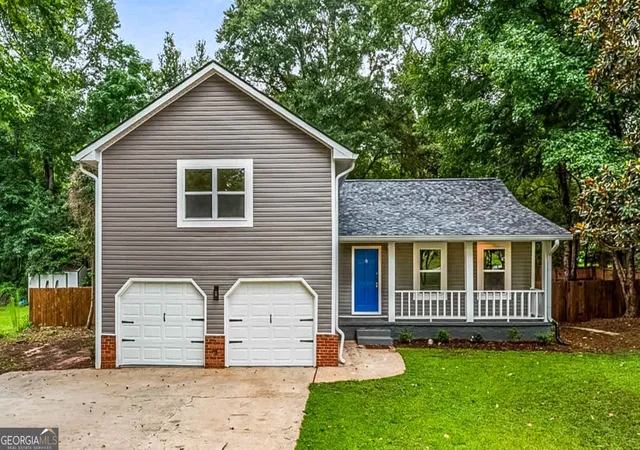 Photo 2 of Single family home for sale at 204 Groveland Dr, Peachtree City, GA 30269 | MLS# 10827017 | Listing updated on 2026-09-03