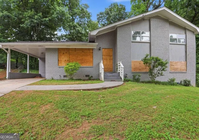 Photo 2 of Single family home for sale at 2572 Glenrock Dr, Decatur, GA 30032 | MLS# 10839788 | Listing updated on 2026-09-27