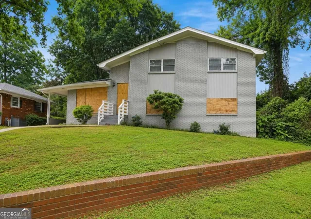 Photo 3 of Single family home for sale at 2572 Glenrock Dr, Decatur, GA 30032 | MLS# 10839788 | Listing updated on 2026-09-27