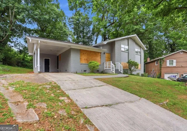 Photo 3 of Single family home for sale at 2572 Glenrock Dr, Decatur, GA 30032 | MLS# 10839788 | Listing updated on 2026-09-27