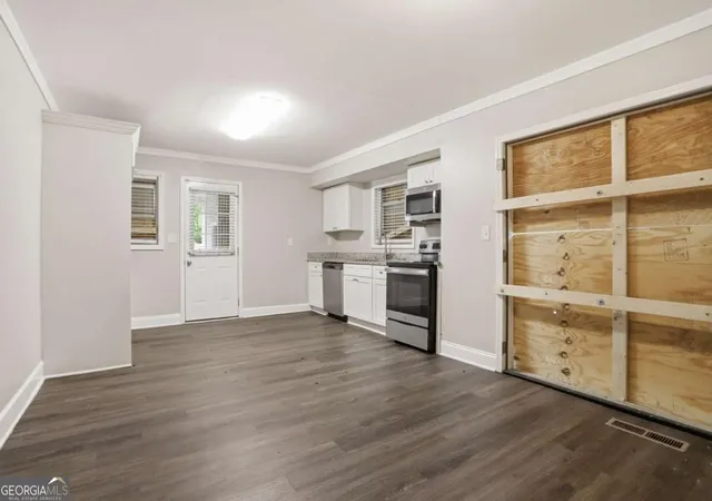 Photo 4 of Single family home for sale at 2572 Glenrock Dr, Decatur, GA 30032 | MLS# 10839788 | Listing updated on 2026-09-27