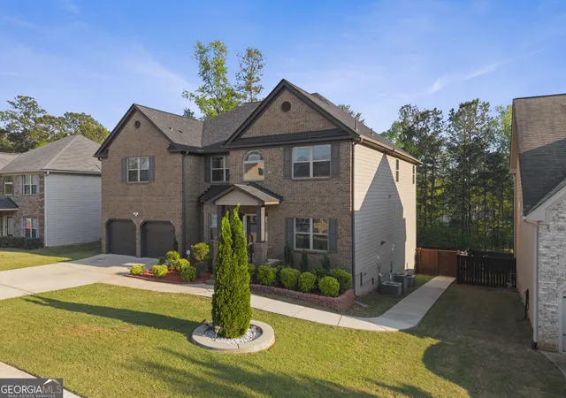 Photo 2 of Single family home for sale at 12174 Centerra Dr, Hampton, GA 30228 | MLS# 10833033 | Listing updated on 2026-09-08