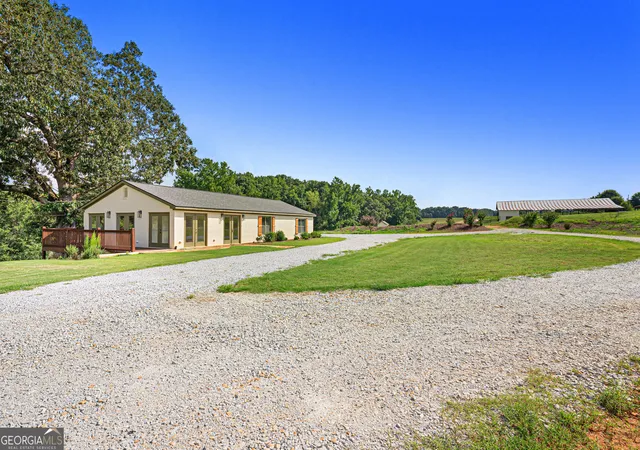 Photo 3 of Single family home for sale at 1 Legacy Ln, Hartwell, GA 30643 | MLS# 10841040 | Listing updated on 2026-09-19
