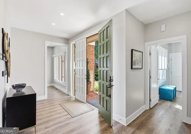 Photo 3 of Townhouse for sale at 3998 Columns Dr, Marietta, GA 30067 | MLS# 10844095 | Listing updated on 2026-09-11