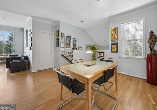 Listing Photo 3 - Condo for sale in building located at 2400 Cumberland Pkwy Se, Atlanta, GA 30339 - Unit #424
