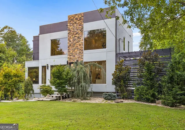 Photo 2 of Single family home for sale at 2422 Sagamore Dr NW, Atlanta, GA 30305 | MLS# 10851875 | Listing updated on 2026-09-24