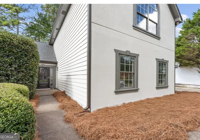 Photo 3 of Single family home for sale at 5500 Arrowind Rd Nw, Lilburn, GA 30047 | MLS# 10846343 | Listing updated on 2026-09-30