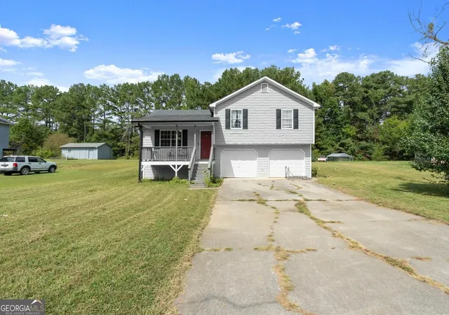 Photo 1 of Single family home for sale at 33 Saddle Ln Nw, Cartersville, GA 30121 | MLS# 10852848 | Listing updated on 2026-10-08