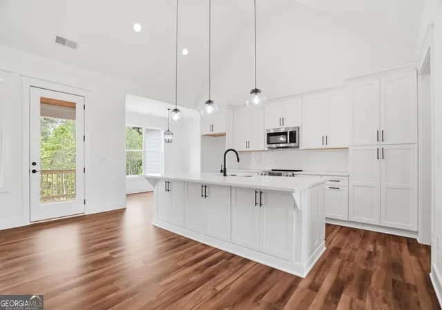 Photo 4 of Single family home for sale at 170 Fieldstone Cir, Jasper, GA 30143 | MLS# 10846341 | Listing updated on 2026-10-22