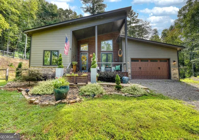 Photo 1 of Single family home for sale at 6824 Mountain Laurel Rd, Hiawassee, GA 30546 | MLS# 10846879 | Listing updated on 2026-09-30