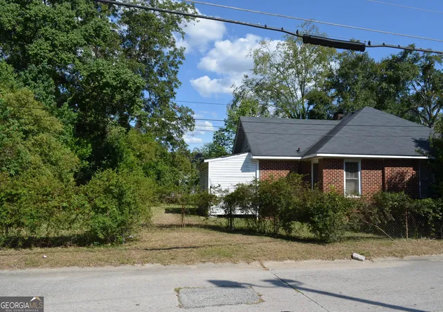 Photo 3 of Single family home for sale at 3139 Napier Ave, Macon, GA 31204 | MLS# 10843404 | Listing updated on 2026-09-16
