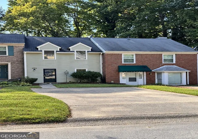 Photo 2 of Sale Pending at 779 Coventry Township Pl, Marietta, GA 30062 | MLS# 10849176 | Listing updated on 2026-10-08