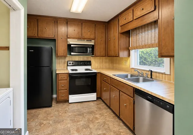 Photo 3 of Sale Pending at 779 Coventry Township Pl, Marietta, GA 30062 | MLS# 10849176 | Listing updated on 2026-10-08