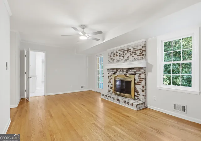 Photo 3 of Sale Pending at 1215 Lake Crst Ter, Roswell, GA 30075 | MLS# 10842049 | Listing updated on 2026-10-01
