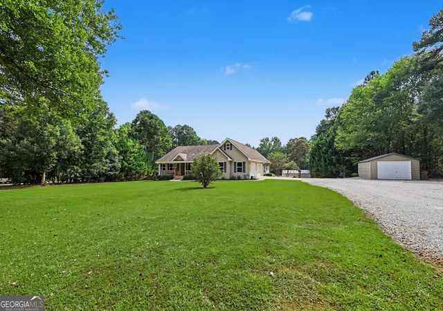 Photo 4 of Single family home for sale at 4851 Holly Springs Rd, Pendergrass, GA 30567 | MLS# 10848819 | Listing updated on 2026-10-02