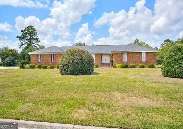Photo 2 of Single family home for sale at 1509 Weaver Dr, Augusta, GA 30909 | MLS# 10844864 | Listing updated on 2026-09-16